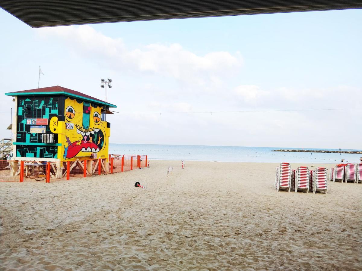1000Nights Sea-Hut Apartment เทลอาวีฟ ภายนอก รูปภาพ